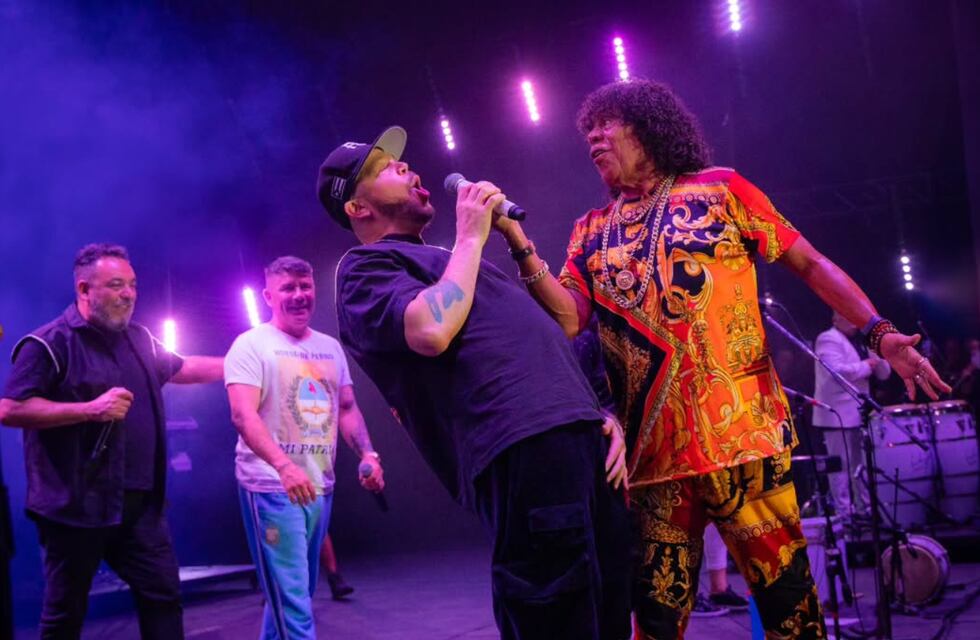 “No puedo creer que todavía me den bola”: la crónica del cumpleaños internacional de La Mona Jiménez