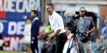 Lucas Bernardi dirigió ocho partidos a Belgrano en 2019, con una victoria. Se fue tras ser goleado por Talleres (La Voz).