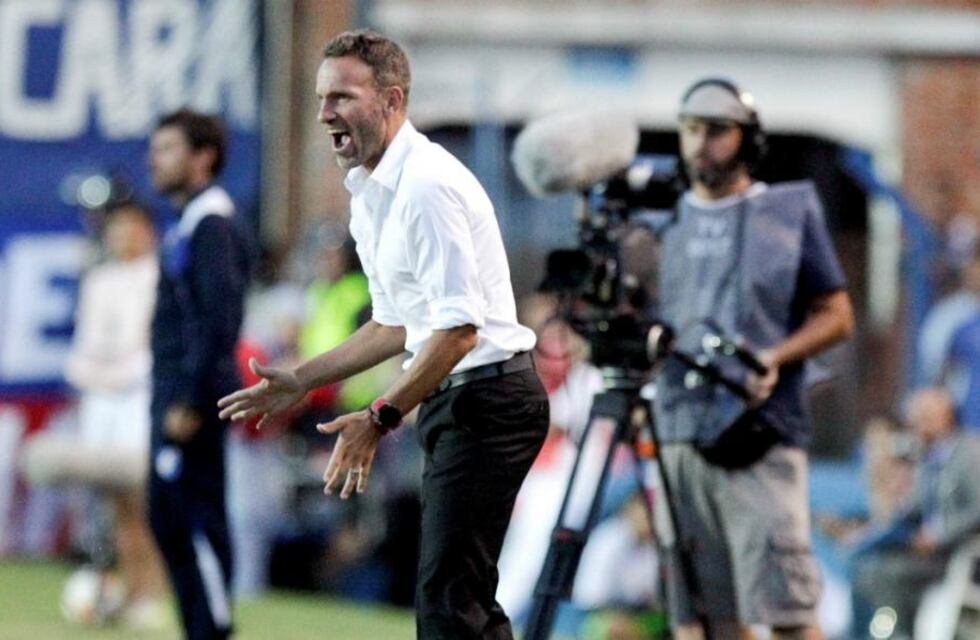 Bernardi tiene un pie como manager de Newell’s y avanza la salida de Burgos como DT