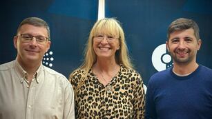 Rosana Alemandri, Presidenta de la institución de Rafaela (centro), junto con los concejales Lisandro Mársico y Juan Senn