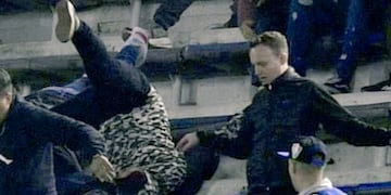 El brutal ataque a los hinchas de Talleres en el Amalfitani. La justificación del presidente de Vélez (Gentileza).