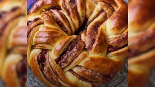 Cómo hacer rosca de Pascua trenzada con pastelera de chocolate.