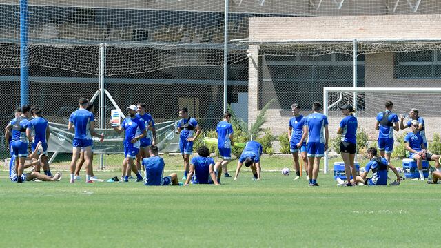 Esta mañana el Club Godoy Cruz Antonio Tomba volvió a la práctica y ya se hizo cargo de manera oficial el regreso del entrenador Diego Flores, conocido como El Traductor
Foto: Orlando Pelichotti