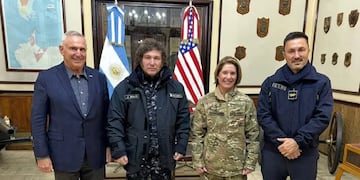 Cónclave en Ushuaia. Marc Stanley, embajador de Estados Unidos en Argentina; el presidente Javier Milei; la jefe del Comando Sur, Laura Richardson, y el ministro de Defensa, Luis Petri. (Gentileza)