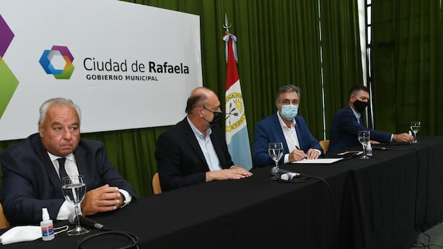 Firma del convenio para ceder el predio de la Flore