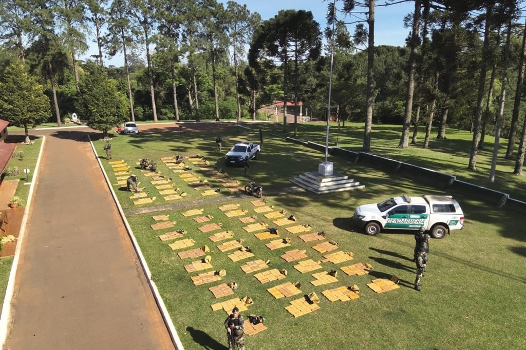 Secuestran más de 1.800 kilos de marihuana en un operativo en la zona norte de Misiones.