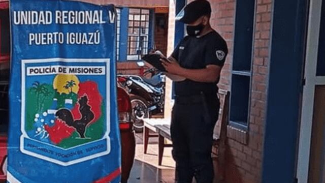 En un siniestro vial, efectivos policiales hallaron mercadería ilegal en Colonia Wanda.