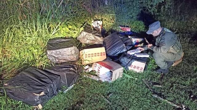 Gendarmería incauta contrabando millonario de cigarrillos en Puerto Iguazú.