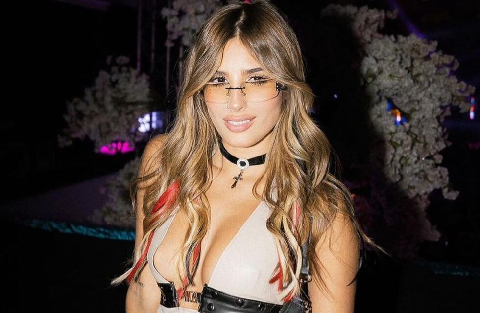 En blanco y negro, con vestido con encaje y mucho estilo, Julieta Poggio deslumbró en Instagram