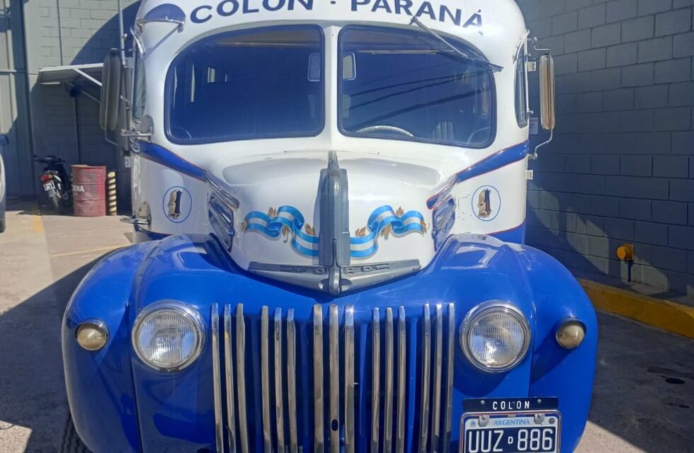 Volver al pasado: un colectivo de 1946 recorre la calles de Gualeguaychú