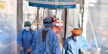 El nuevo caso está vinculado al viajero a Perú, que sigue internado en grave estado en el Hospital Rawson (Foto: Pedro Castillo).