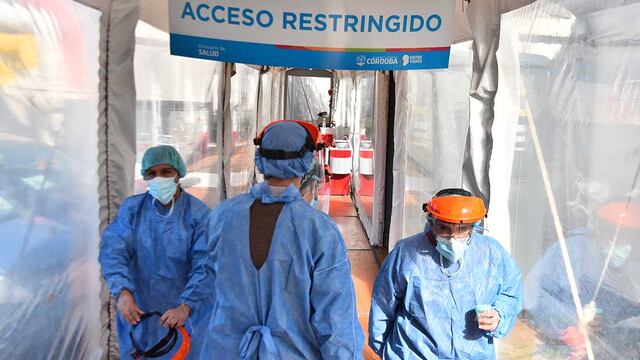 Cordoba el 27 de Mayo de 2021  Carpas de atencion prehospitalaria en el hospital Rawson para pacientes positivos de coronavirus covid 19     Foto: Pedro Castillo