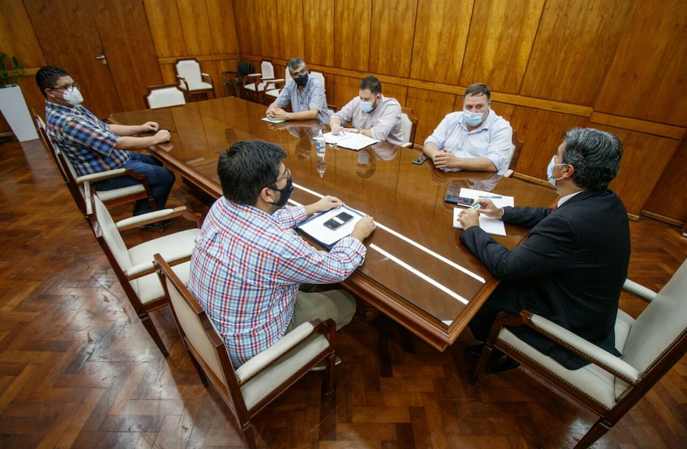 Capitanich mantuvo reuniones con intendentes para avanzar en la planificación de obras