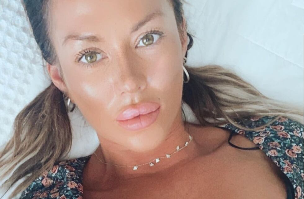 Karina Jelinek generó furor con un conjunto de lencería transparente que deja ver bastante