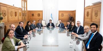 Diputados y senadores de la UCR junto al jefe de Gabinete, Nicolás Posse, en Casa Rosada (Foto: Prensa UCR)