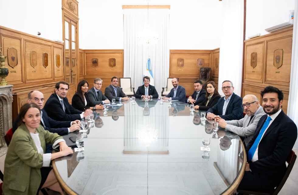 La UCR entregó al Gobierno su propuesta de reforma laboral para incorporar a la “ley bases”