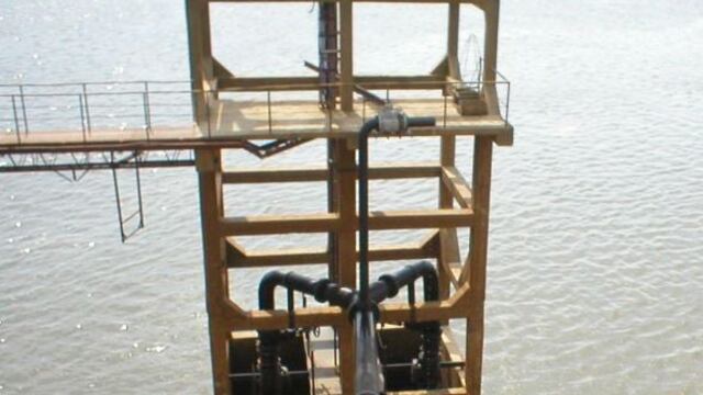 Bomba de captación de agua en Concordia.