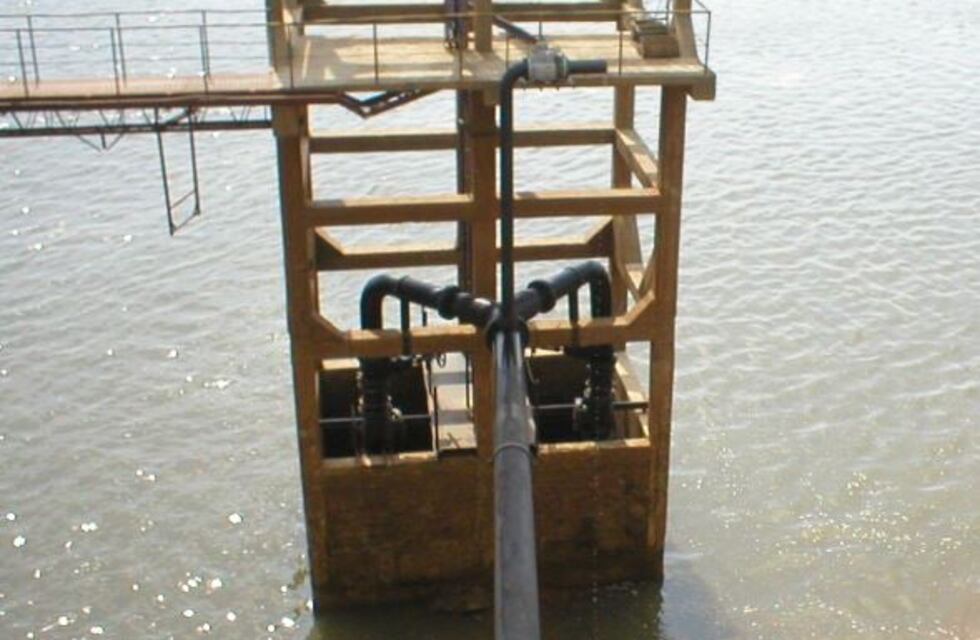 Trabajos en la bomba de captación en la planta potabilizadora