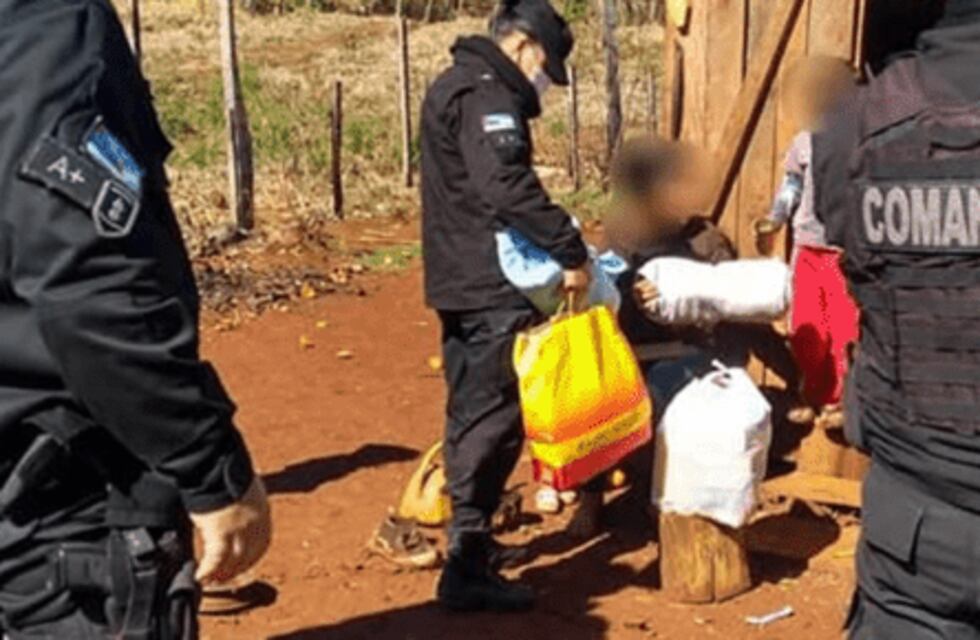 Gesto solidario: efectivos de la Policía de Misiones entregaron elementos a familias en Comandante Andresito