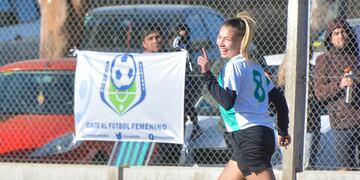 Julieta Romero convirtió el gol de la final y festejó con Municipales.