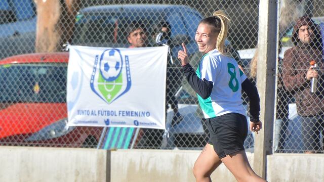 Julieta Romero convirtió el gol de la final y festejó con Municipales.