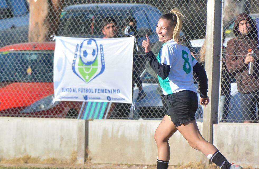Fútbol Femenino: la puntaltense Julieta Romero volvió a convertir en el Federal