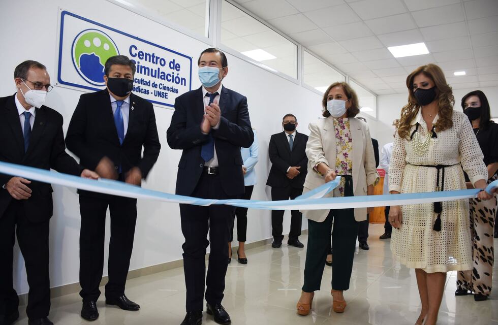 El Gobernador Zamora inauguró el Centro de Simulación de la Facultad de Ciencias Médicas de la UNSE