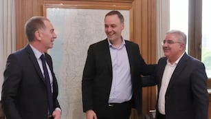 El gobernador catamarqueño Raúl Jalil (derecha) rompió con Fuerza Patria