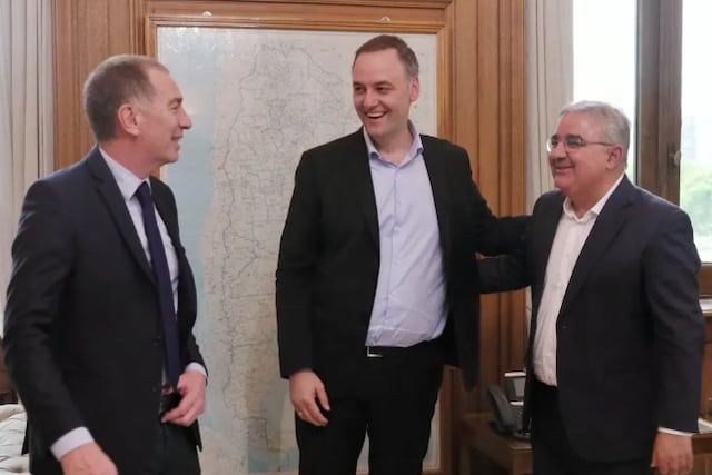 El gobernador catamarqueño Raúl Jalil (derecha) rompió con Fuerza Patria