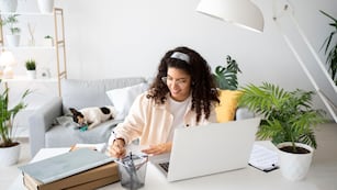 Qué empleo remoto paga 48.000 dólares al año.