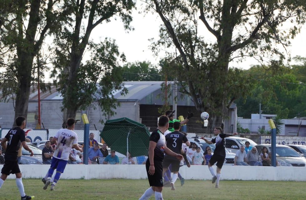 El Cultural Arroyito perdió en La Francia en un partido lleno de polémicas por los fallos arbitrales