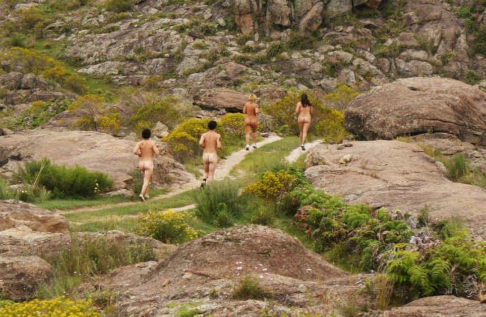 Maratón nudista en Tanti: vuelve uno de los eventos más llamativos de las Sierras de Córdoba