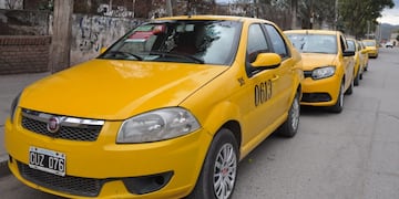 Taxis de radio llamada, en San Salvador de Jujuy.