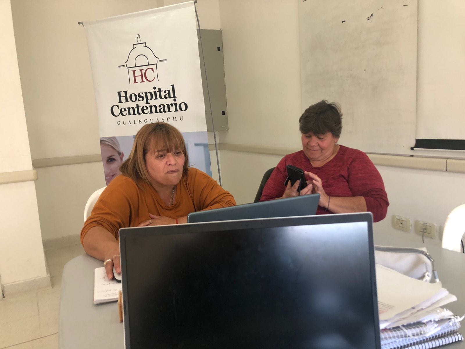 Tres mujeres, un camino de transformación personal y un sueño cumplido, el título secundario