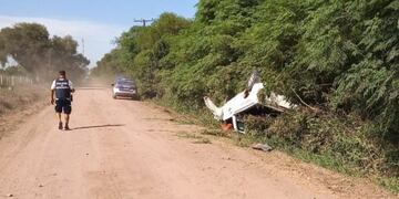 La camioneta fue encontrada tumbada en la zona rural.