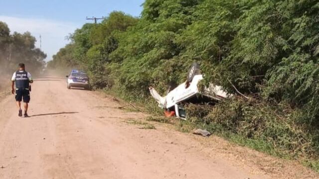 La camioneta fue encontrada tumbada en la zona rural.