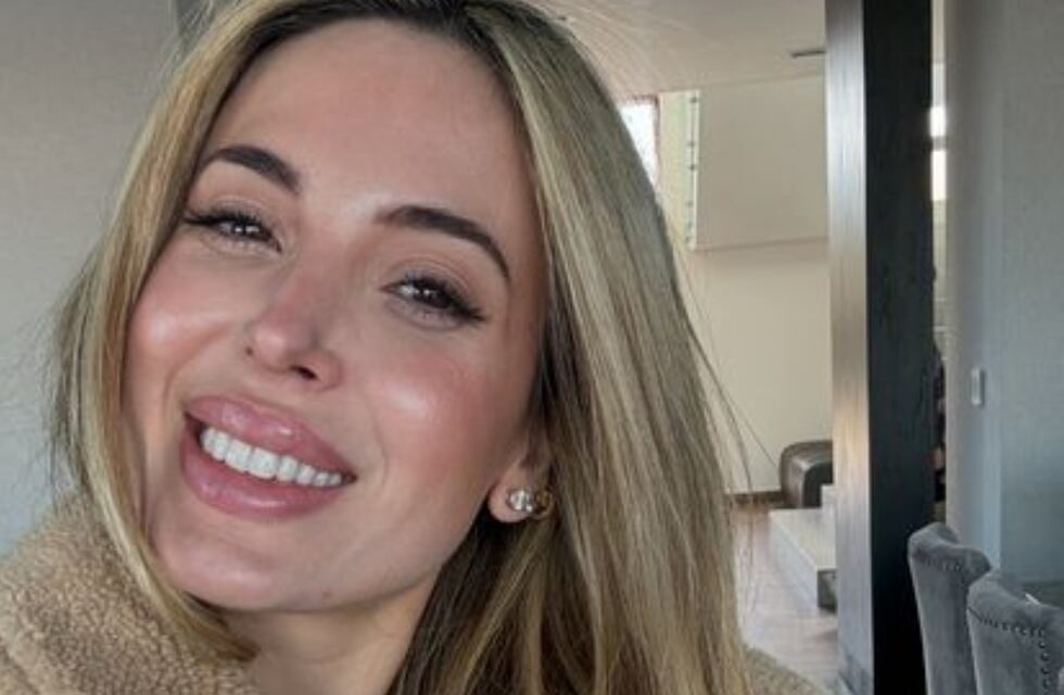 Jesica Cirio modeló un corset con transparencias y se robó todas las miradas