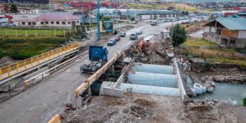 Nuevo puente del Arroyo Grande agilizará el tránsito en la avenida Perito Moreno