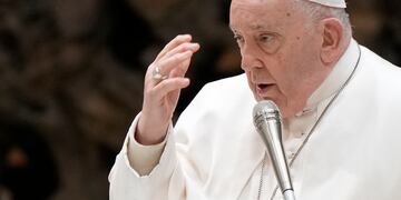 “No se bendice la unión homosexual”, aclaró el Papa, “sino a las personas que juntas lo han solicitado”.