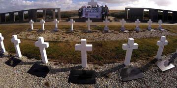 ISLAS MALVINAS. El cementerio Darwin donde están los restos de los soldados argentinos (DyN/Archivo).