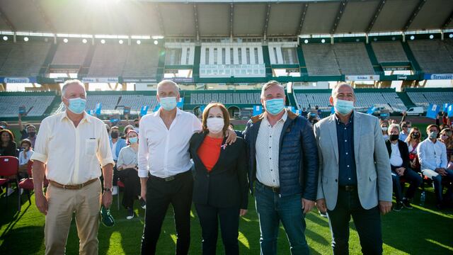 Héctor Campana, Alejandra Vigo y Eduardo Acastello, en la presentación de "Construyendo Clubes".
