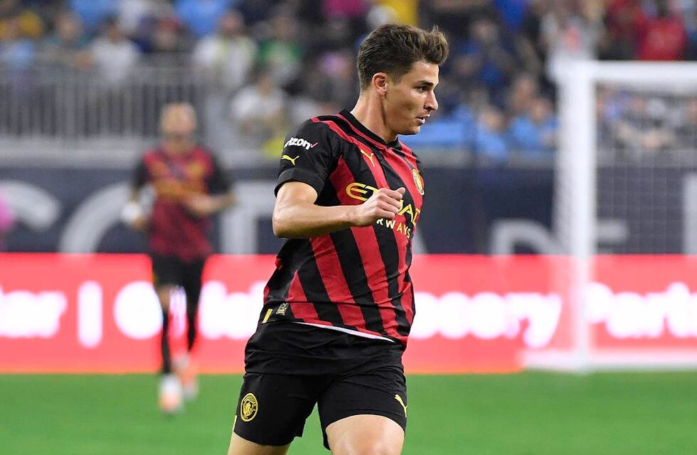 Julián Álvarez debutó como titular en el Manchester City: así fue su partido