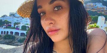 María Becerra comparte el calorcito europeo con fotos en la playa