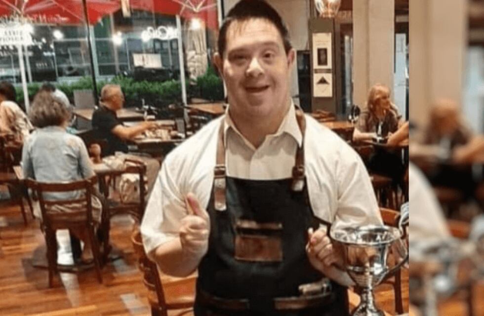 Murió Daniel Hernández, un reconocido mozo de Rosario, y volvieron a pedir que se vacune a personas con discapacidad