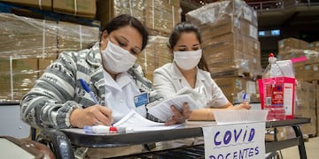 La vacunación para docentes se realizará durante las vacaciones de verano.