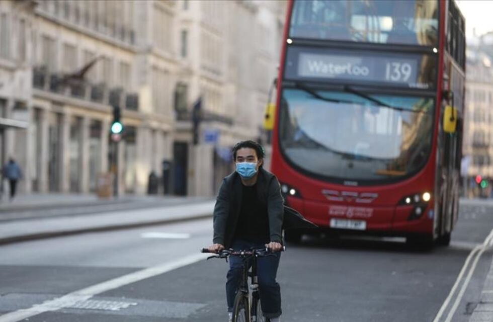 Coronavirus en Inglaterra: empiezan a vacunar a las personas de entre 56 y 59 años