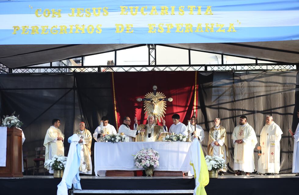El pueblo tucumano celebró Corpus Christi junto al Gobierno provincial