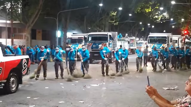 Municipales mendocinos emocionan con su trabajo en las calles de Mendoza.
