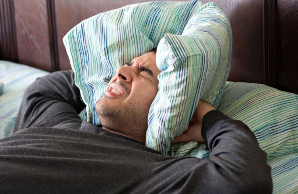 “Tengo que dormir en otro lugar”: un correntino denunció 15 veces a un bar por ruidos molestos