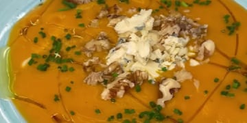 Cómo hacer sopa de calabaza cremosa.